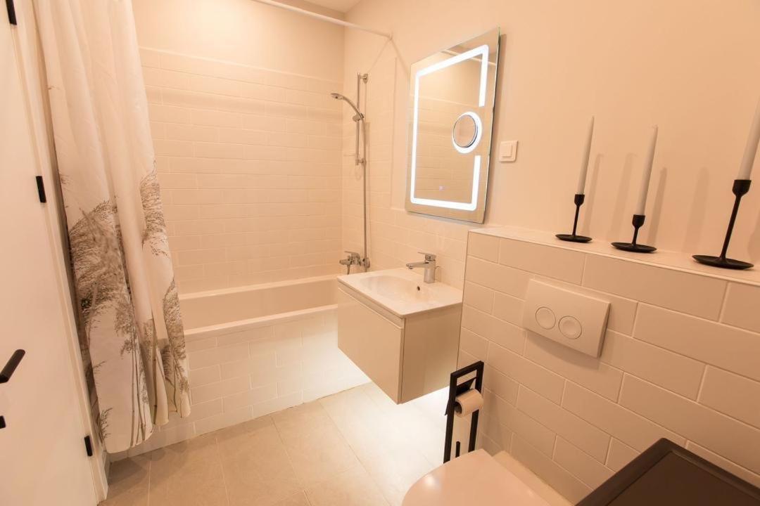 Escapism - Premium 1Br Apartment With Parking Bukarest Eksteriør billede